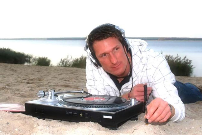 DJ Pose